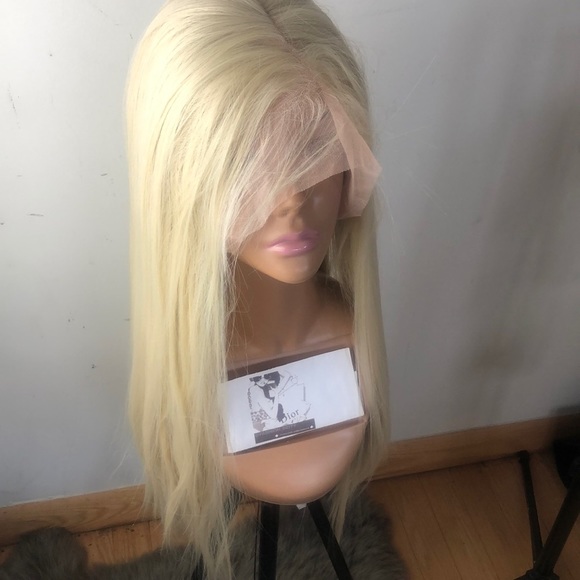 22” PLATINUM BLONDE NATURAL STRAIGHT LACEFRONT WIG main image 11